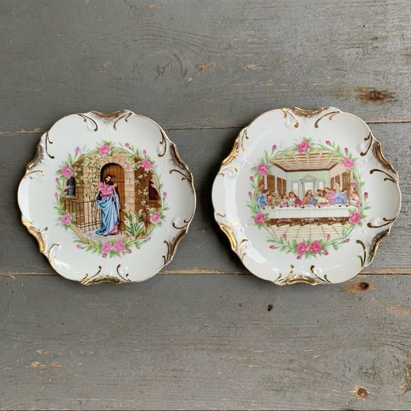 EUC Vintage 2 Religious Wall Plates - Picture 2 of 16